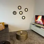 Calypso- Hollywood Apartment With Pool, Gym & Free Parking